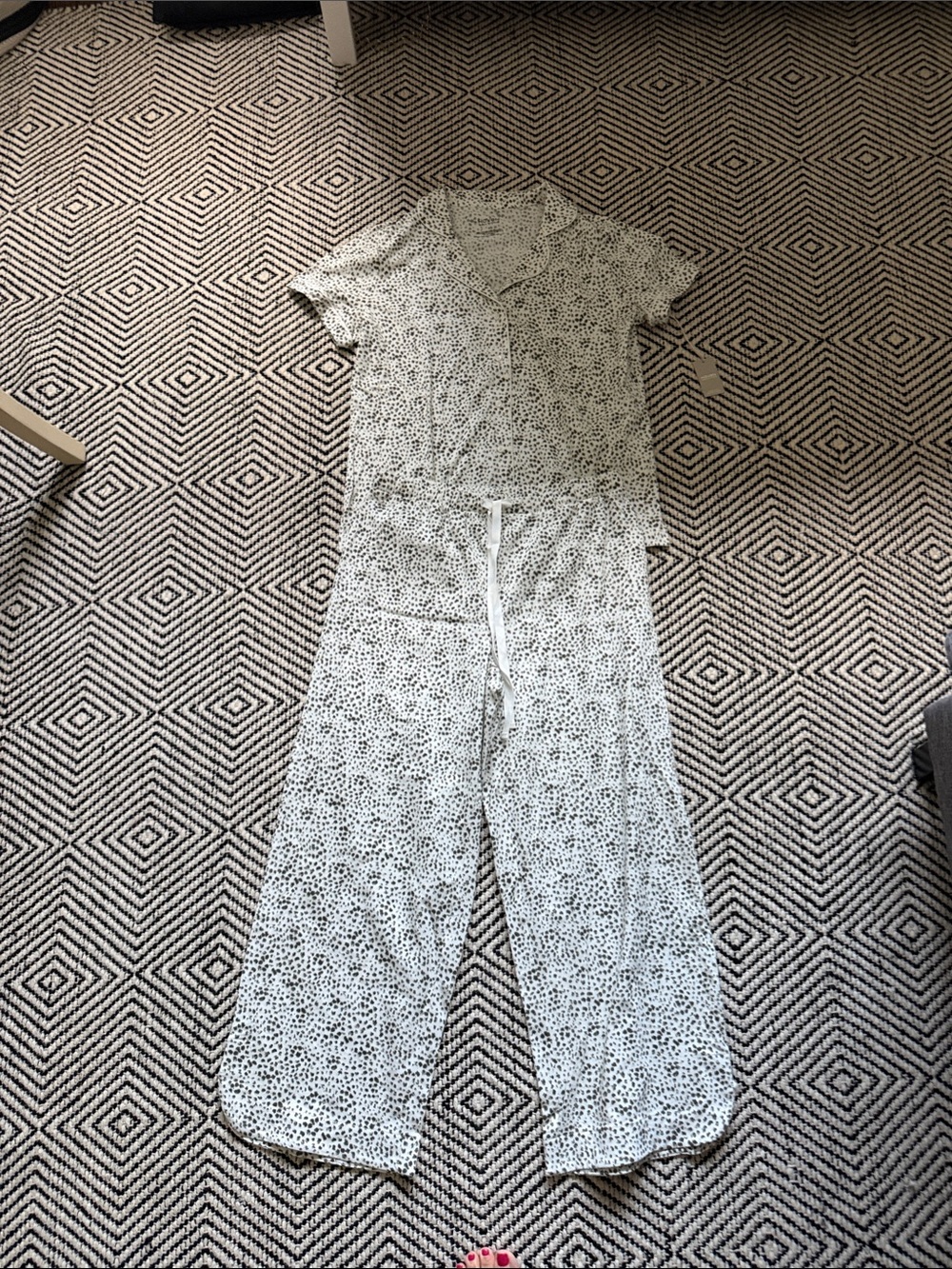 NWT Short-Sleeve Dot Print Pajama Set in White and Black